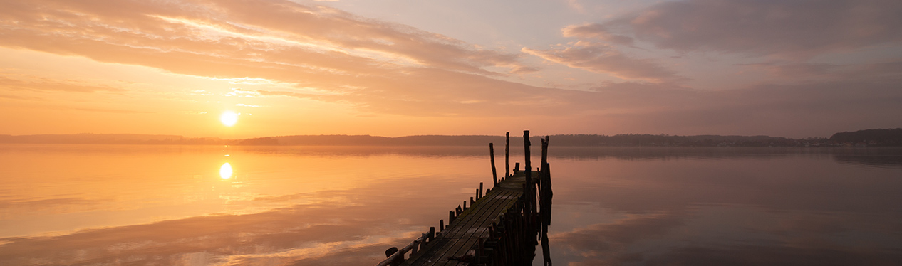 Sonnenuntergang am See bei Seebestattung