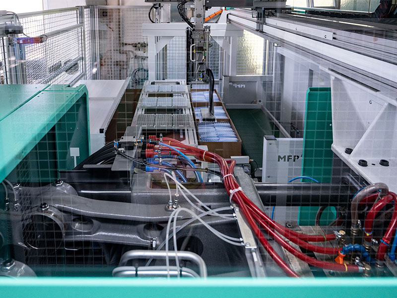 schuster_kunststoffverarbeitung-luedenscheid-foto-produktionshalle